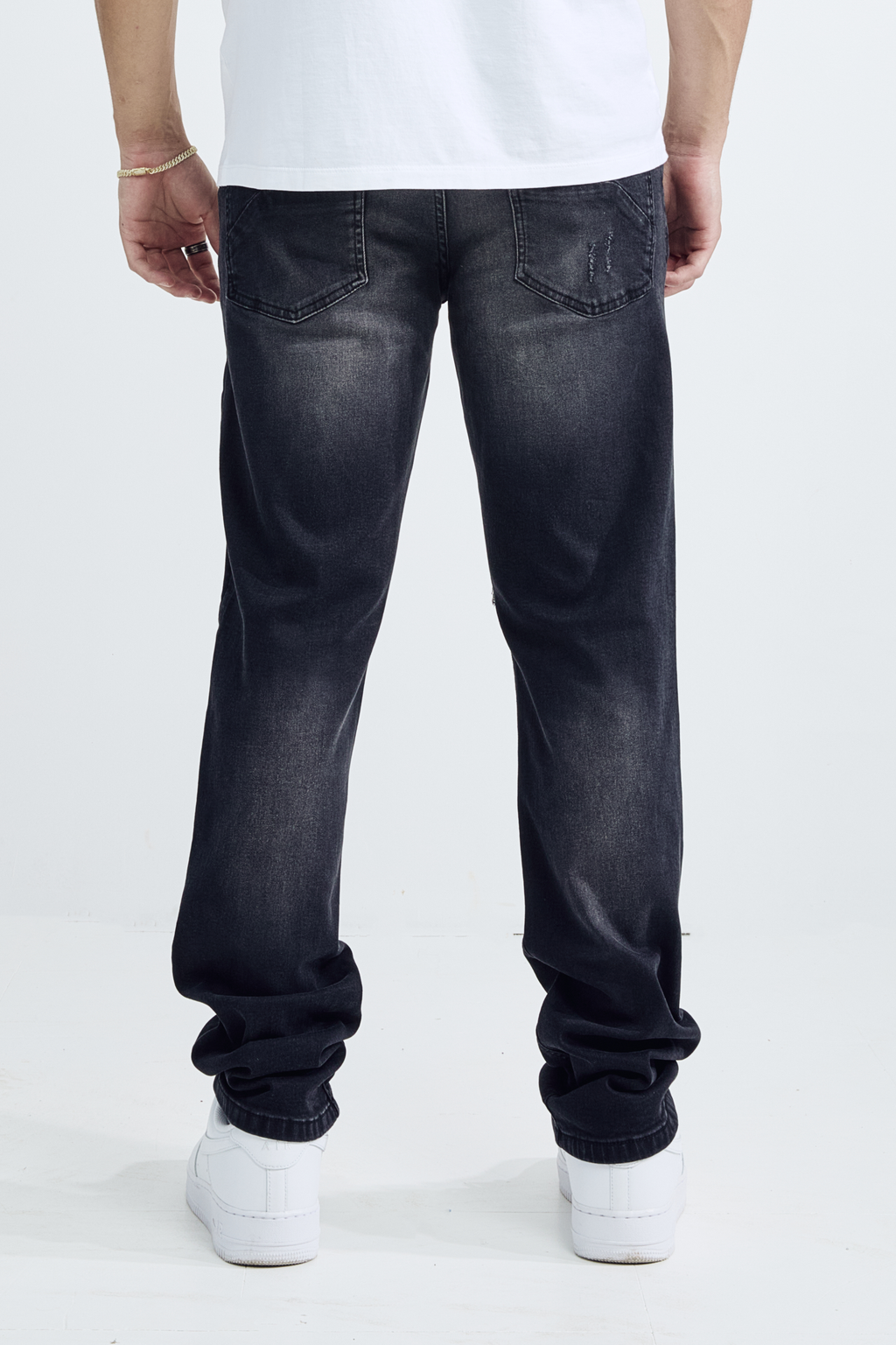 ATHLETIC FIT - BLACK